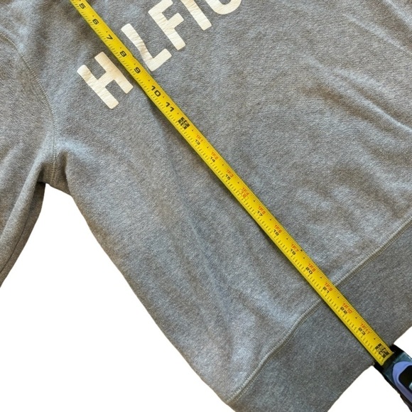 TOMMY HILFIGER GREY LONG SLEEVE WHITE LOGO “HILFIGER” SWEATER, SIZE M - Picture 7 of 9